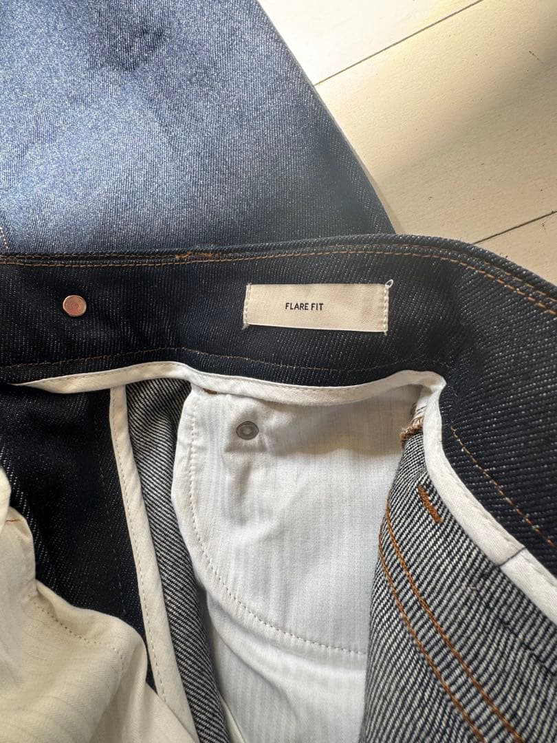 ami デニム 25サイズ　FLARE FIT AMI PARIS