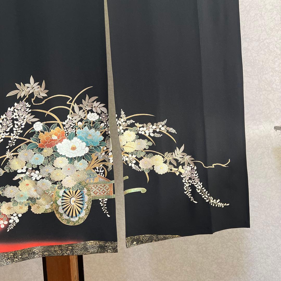華やかな花柄の黒いのれん　横〜129–丈〜122!