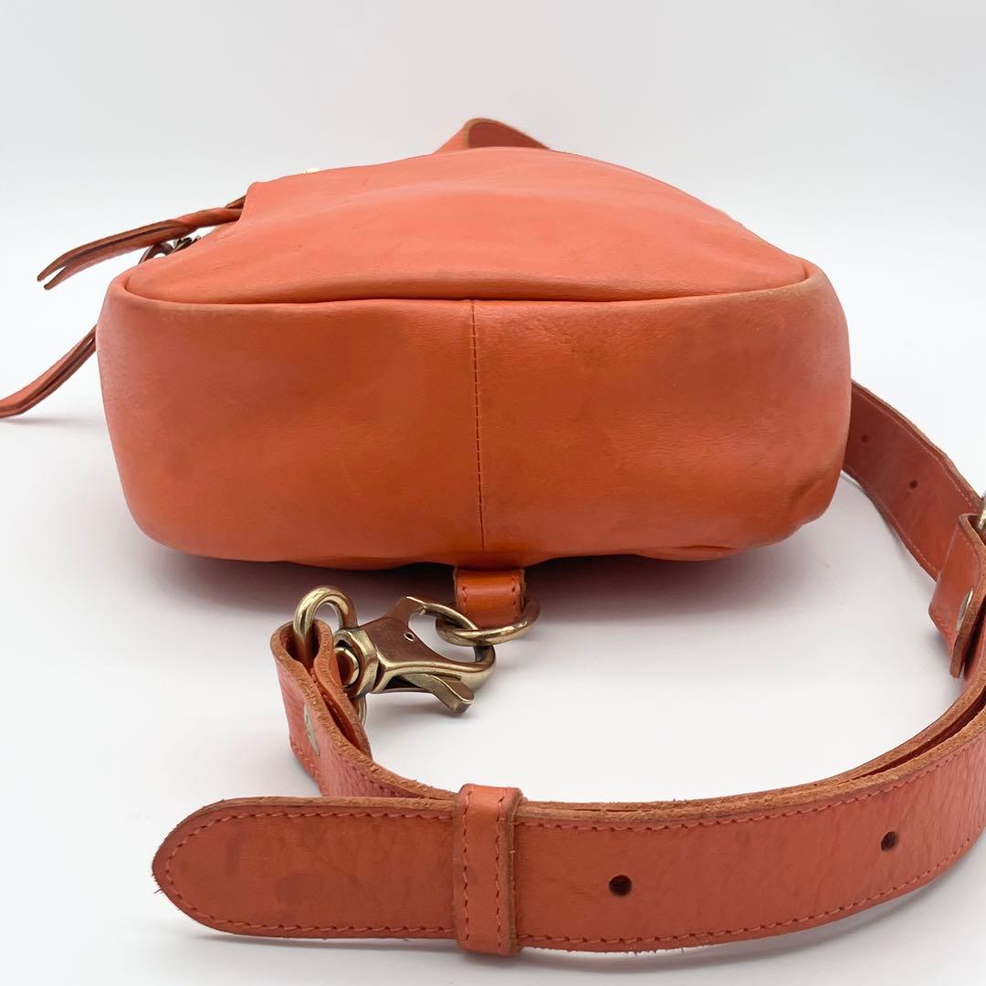 ⭐️希少美品⭐️ イルビゾンテ レザー ロゴ型押し ボディバッグ ショルダー