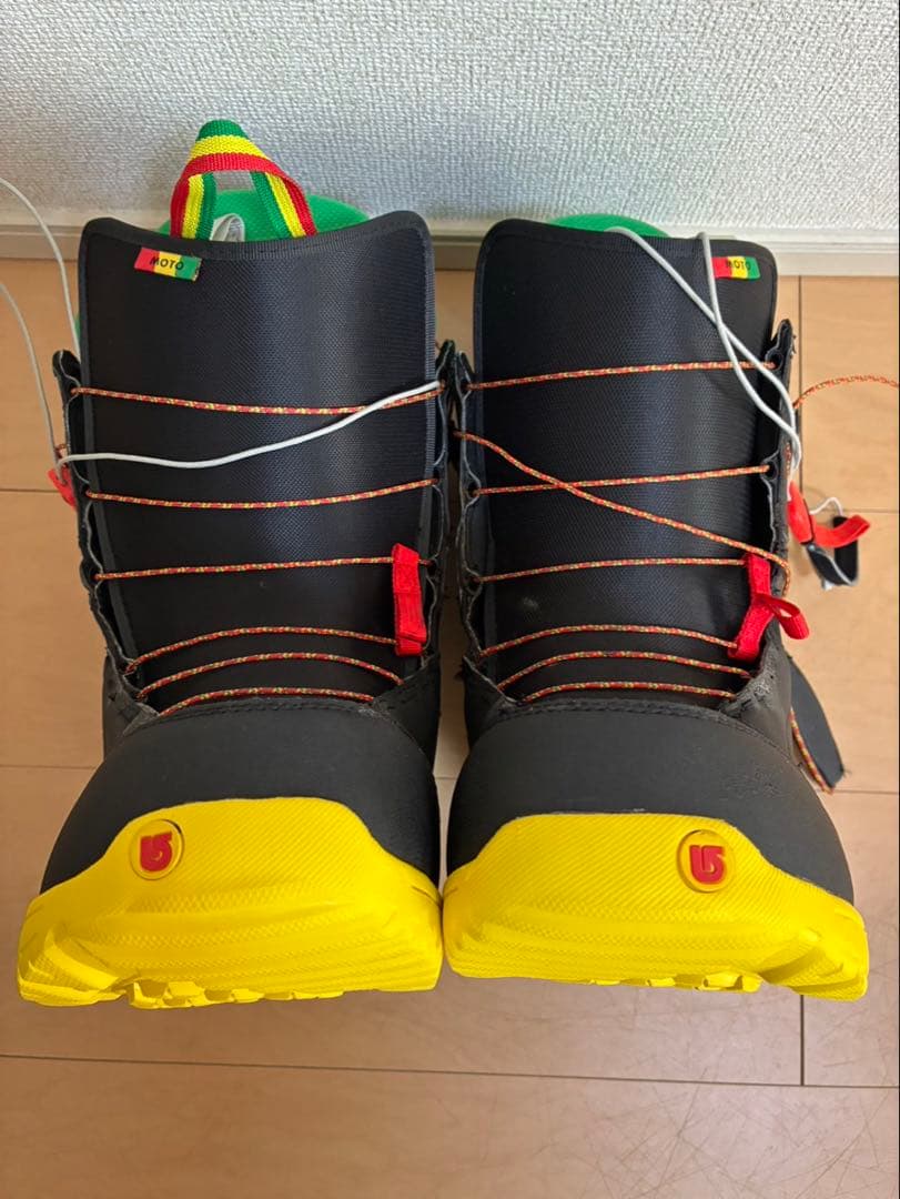 スノーボードブーツ ブラック/グリーン/イエロー