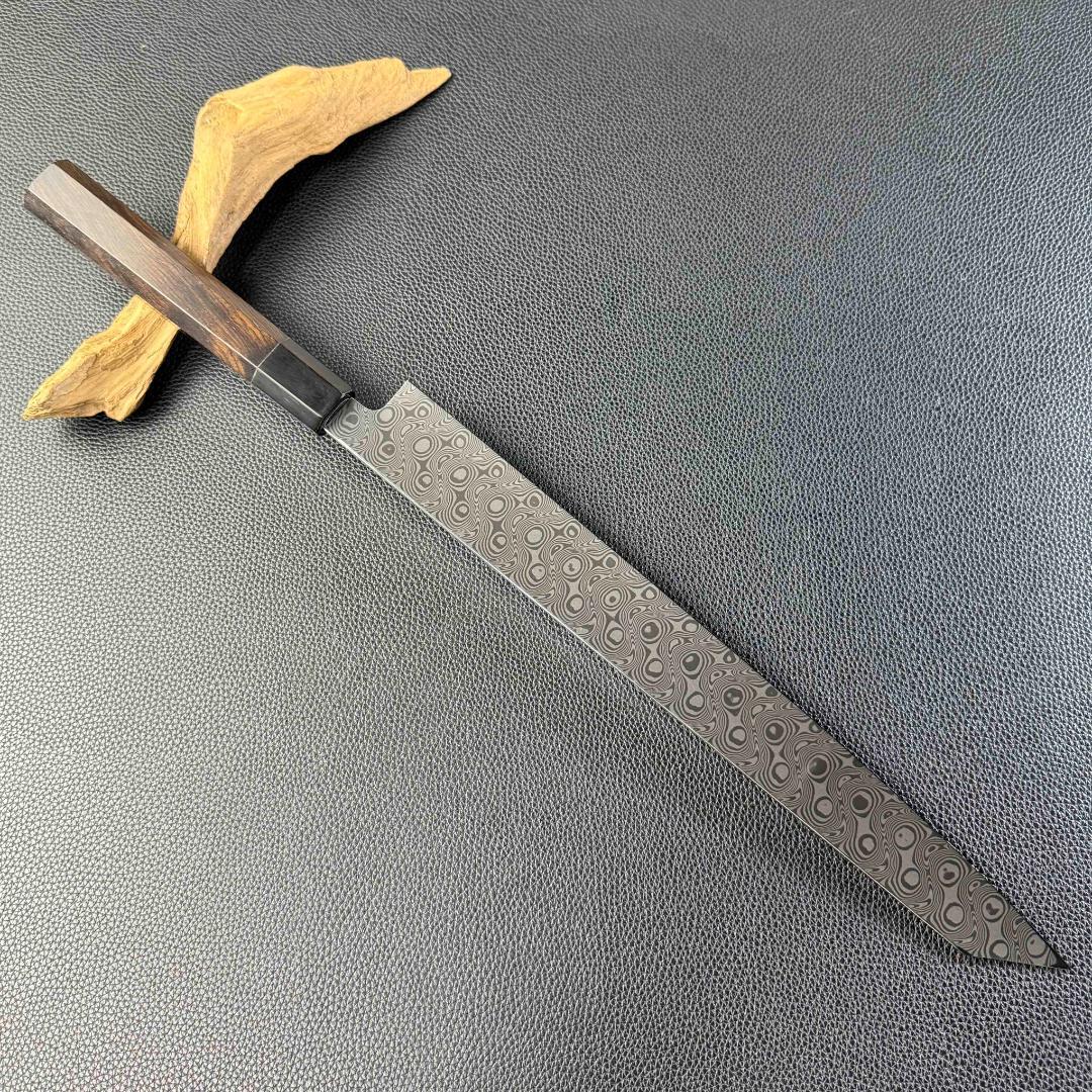 9542新品ダマスカス 切付柳刃包丁 尺一波紋の舞 105層 黒檀黒水牛角八角柄