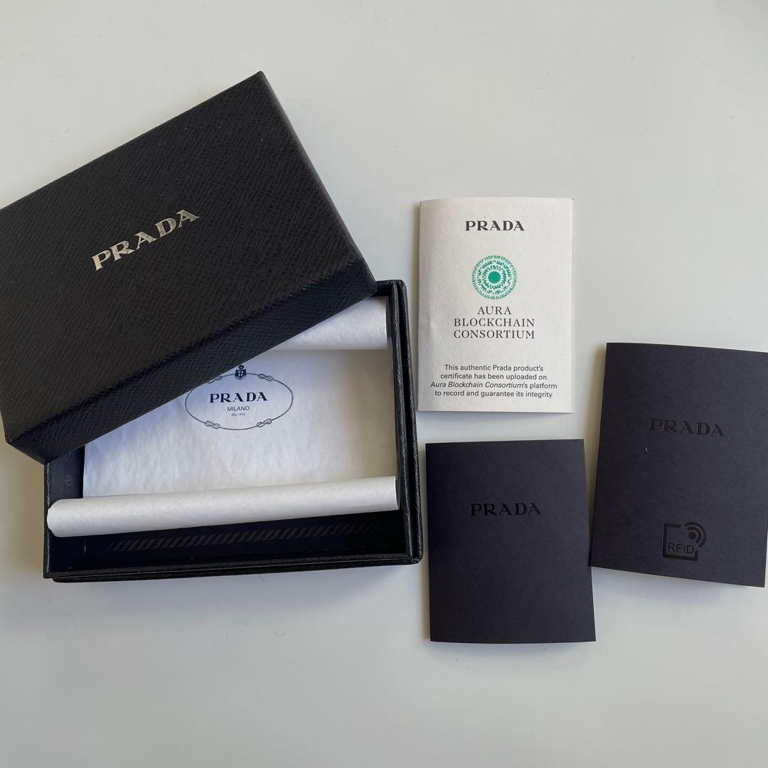 【極美品】プラダ ケース カードケース エンボスロゴ レザー 1MC085