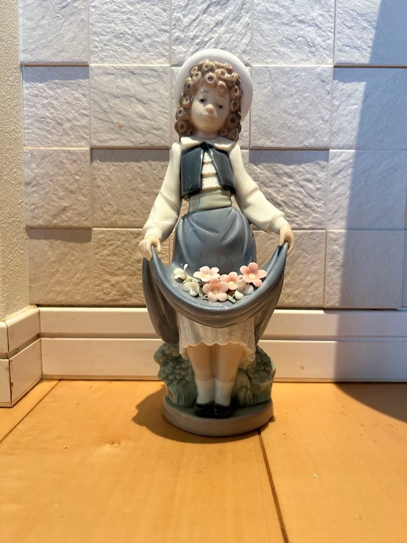 花を持つ少女　NAO・リヤドロ　ヴィンテージ