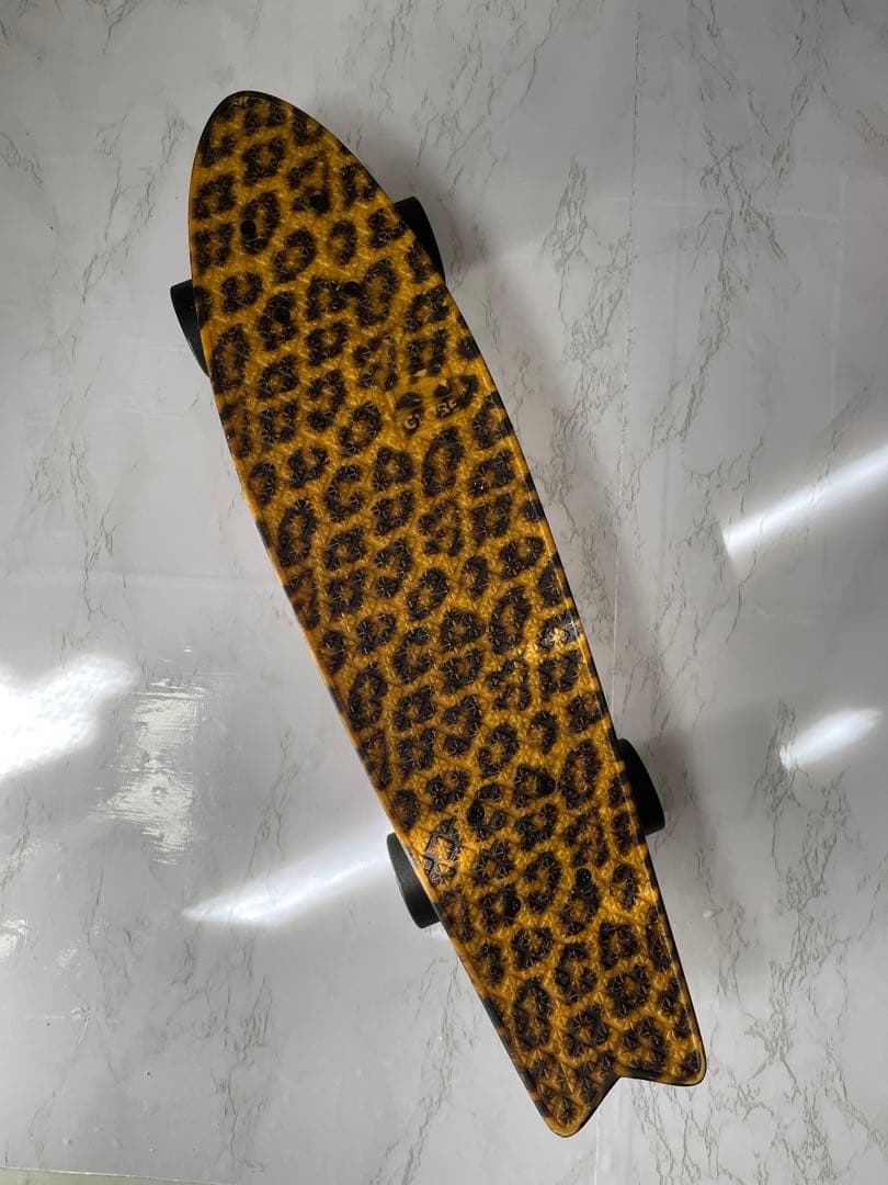 美品ミニクルーザー　スケボー　レオパード柄　GLOBE