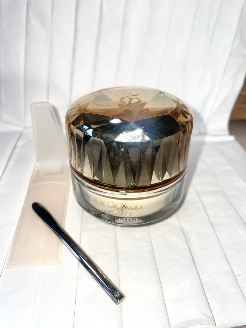 クレドポーボーテ　クリームファンデーションオークル10