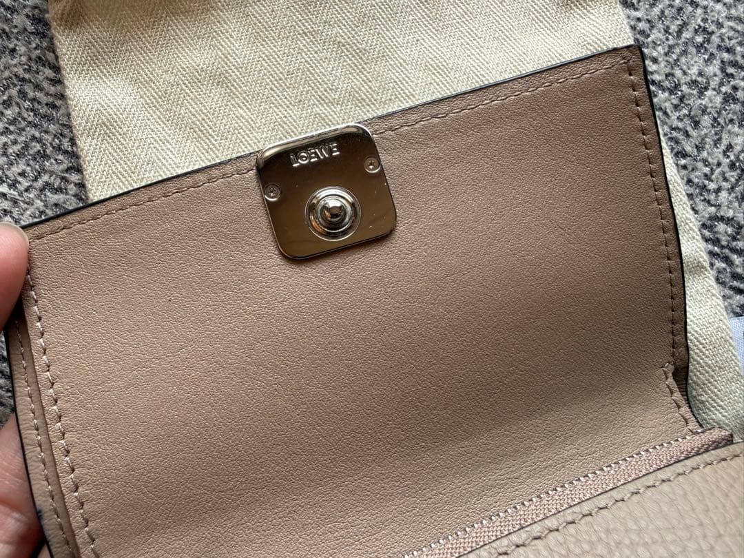 LOEWEアナグラム バーティカル ウォレット スモール