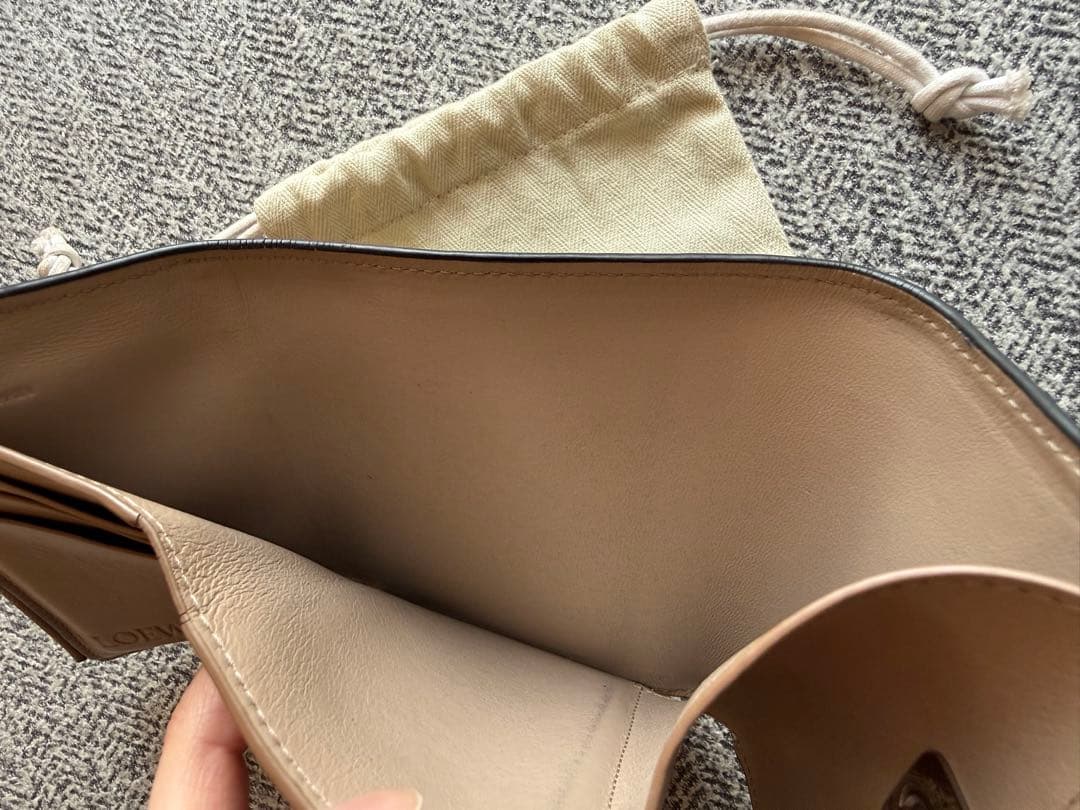 LOEWEアナグラム バーティカル ウォレット スモール