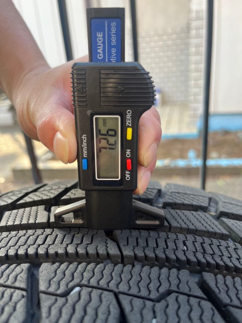 トーヨー トランパス 225/50R18 スタッドレスタイヤ 中古品 4本