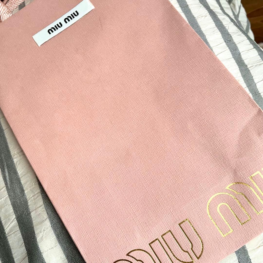 ももももももかMIU MIU ハート型 レザー クリスタル チャーム