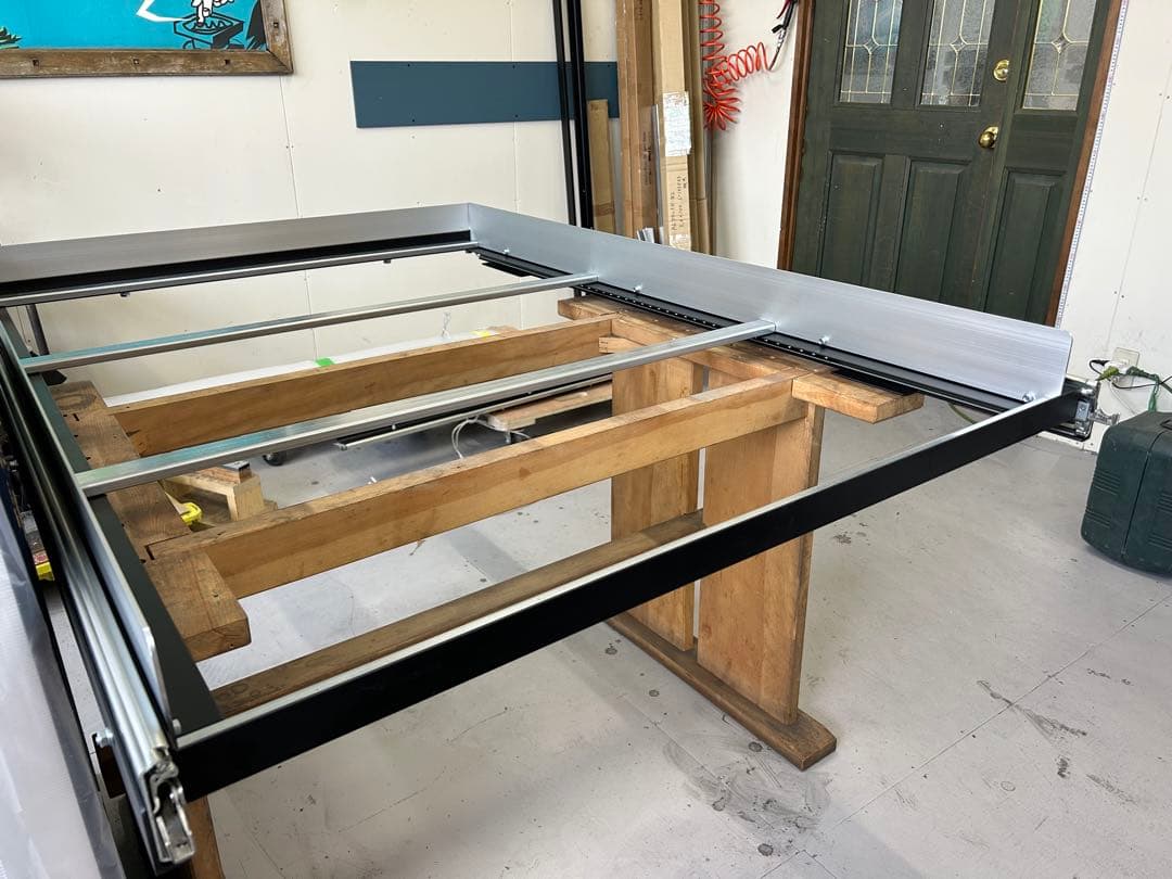 はなこ　スライドフロア黒レールアルミパネル 引手ポール付、棚板フェルト無し