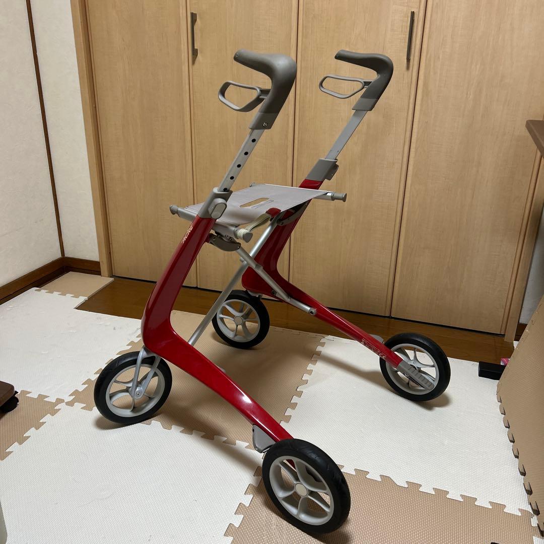 デンマーク製世界最軽量歩行器　バイエーカー　レッド