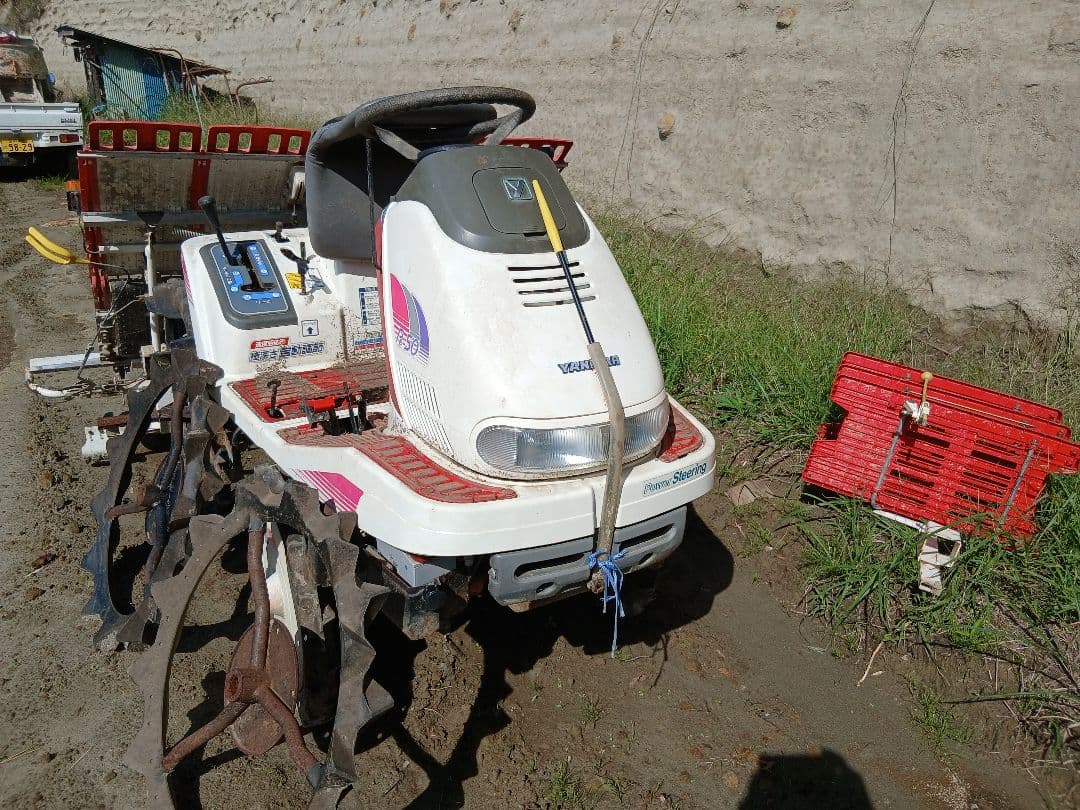 Pe-50乗用田植え機 ホワイト/レッド