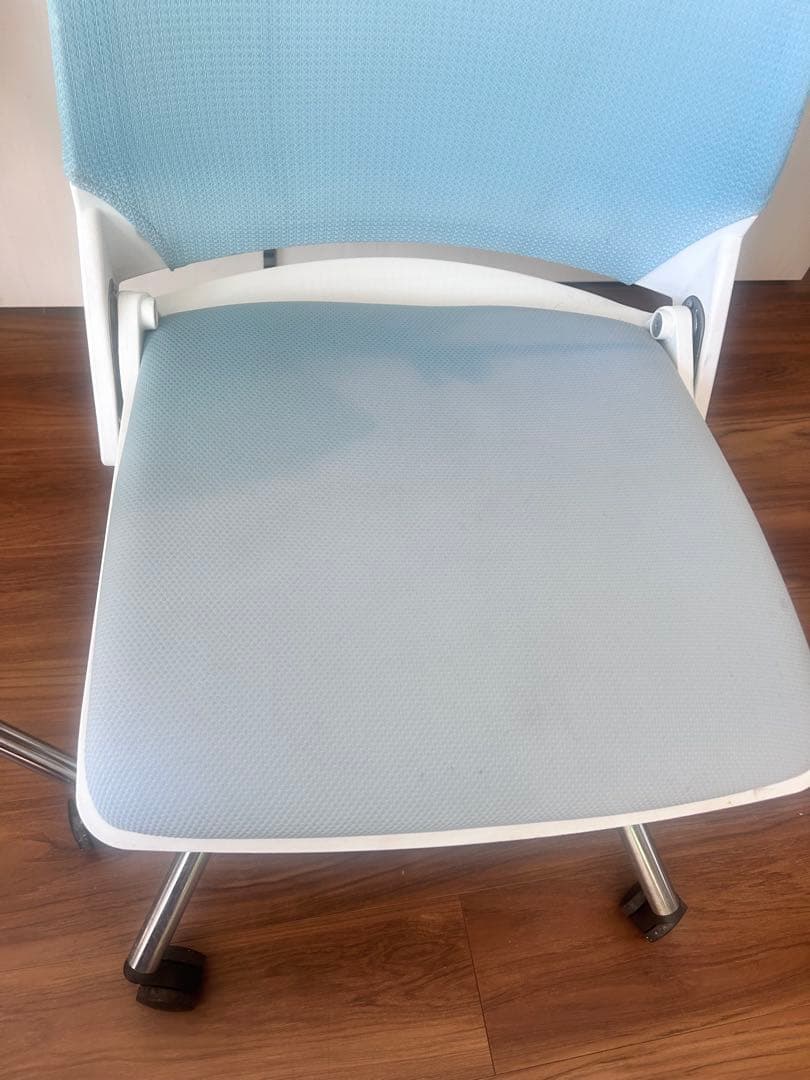 2脚　オカムラ クリール 4本脚 背メッシュ ホワイトシェル 肘無し セージ