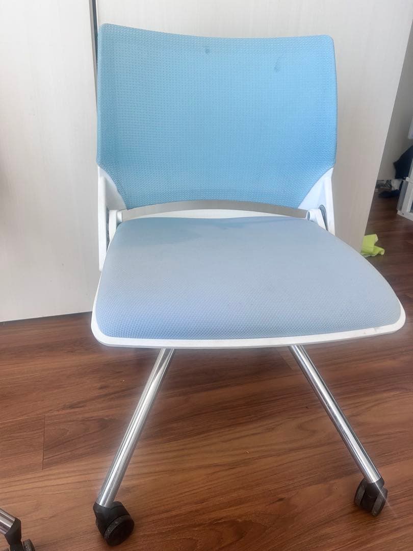 2脚　オカムラ クリール 4本脚 背メッシュ ホワイトシェル 肘無し セージ