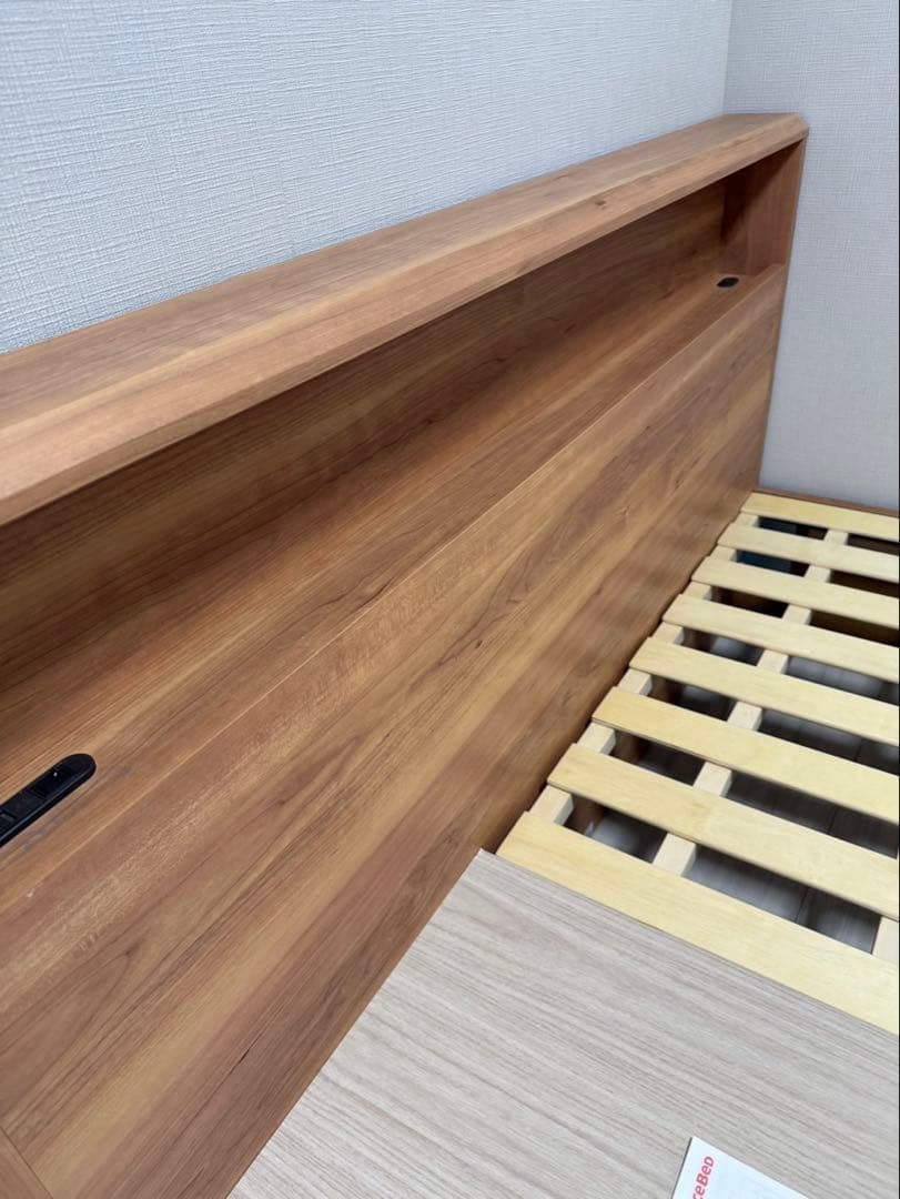 フランスベッド　ダブルベッドフレーム　ウォールナット　コンセント付き