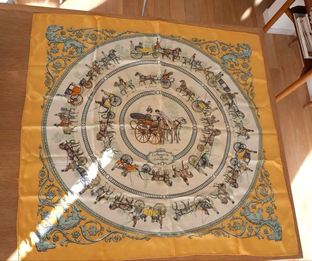 HERMÈSエルメス　ロンシャンへの散歩　カレ90