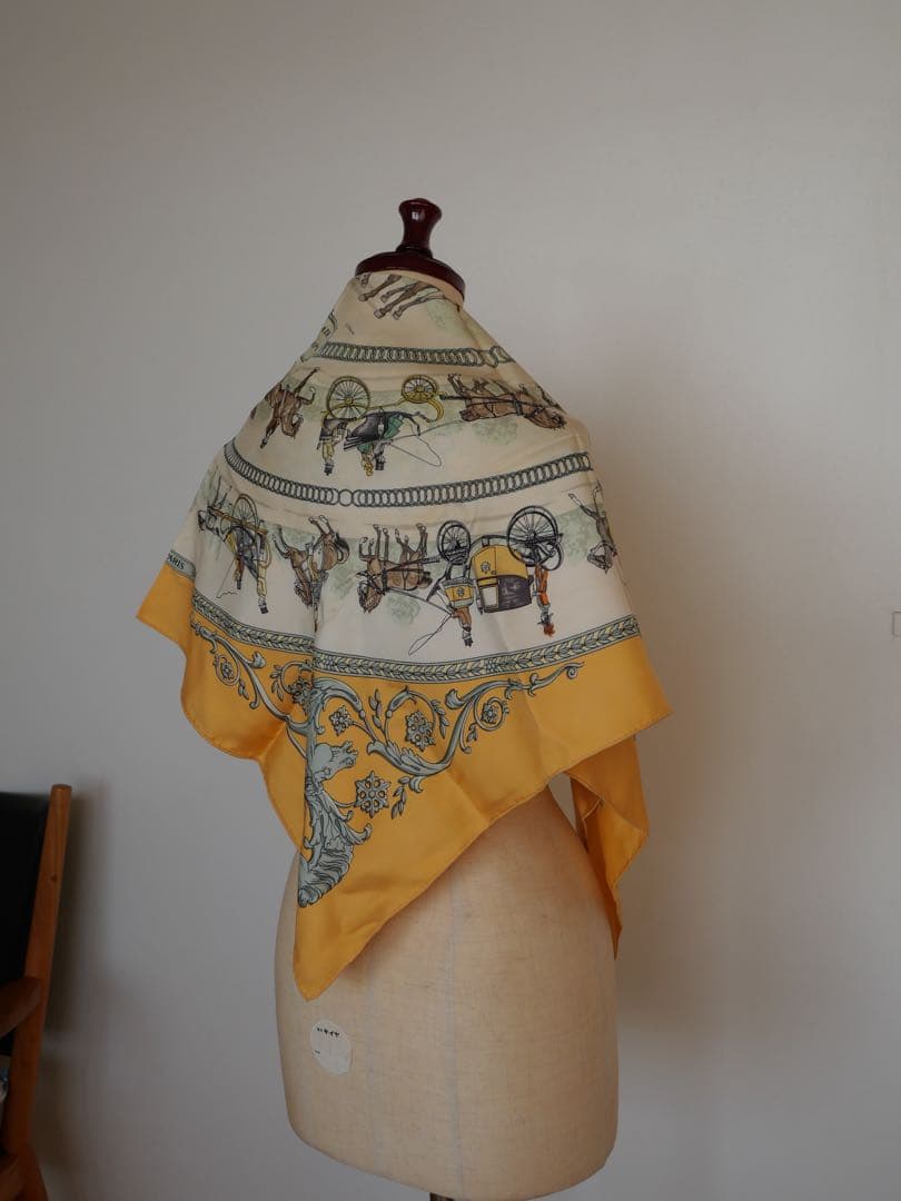 HERMÈSエルメス　ロンシャンへの散歩　カレ90