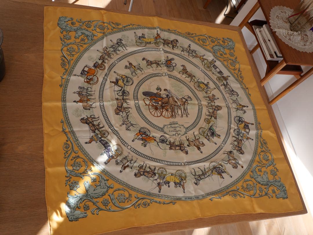 HERMÈSエルメス　ロンシャンへの散歩　カレ90