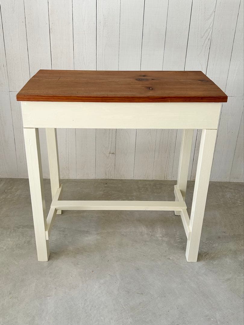 古材のテーブル