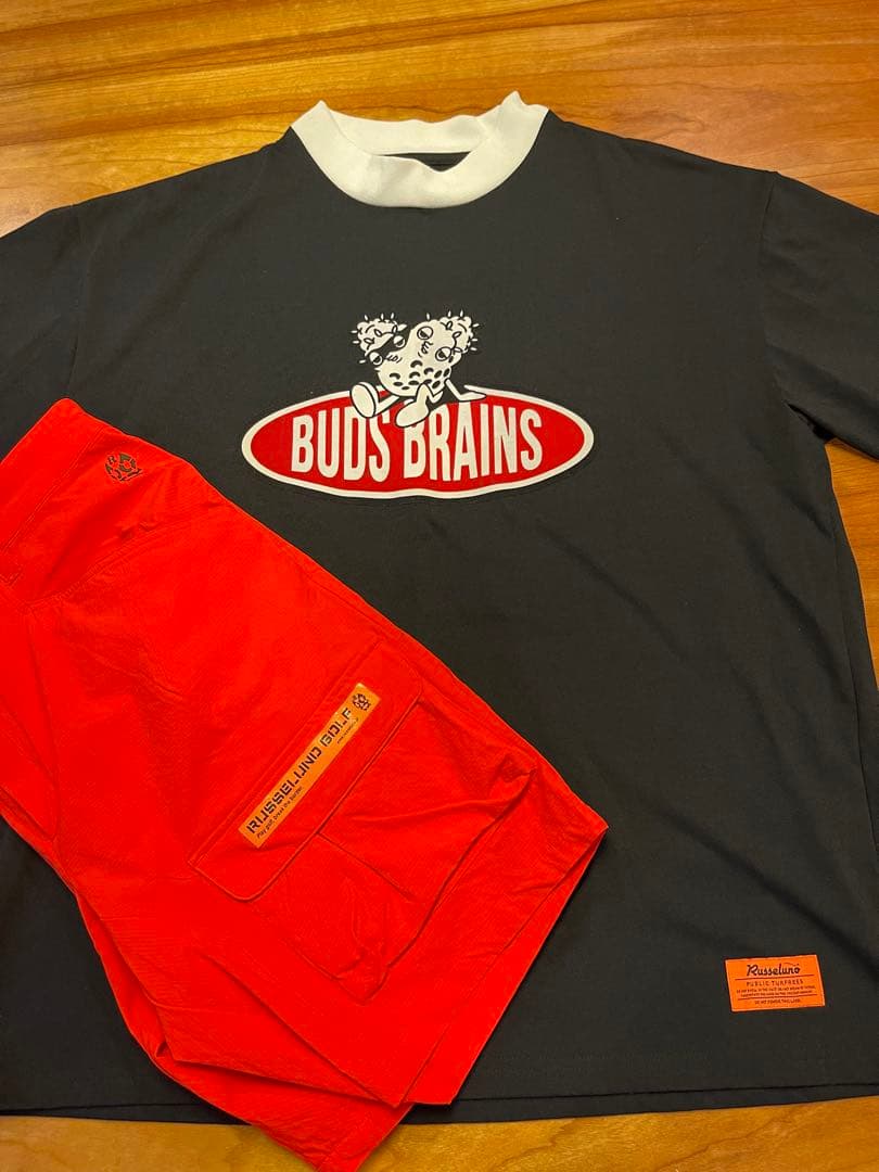 ラッセルノTシャツ 黒/白/オレンジパンツ