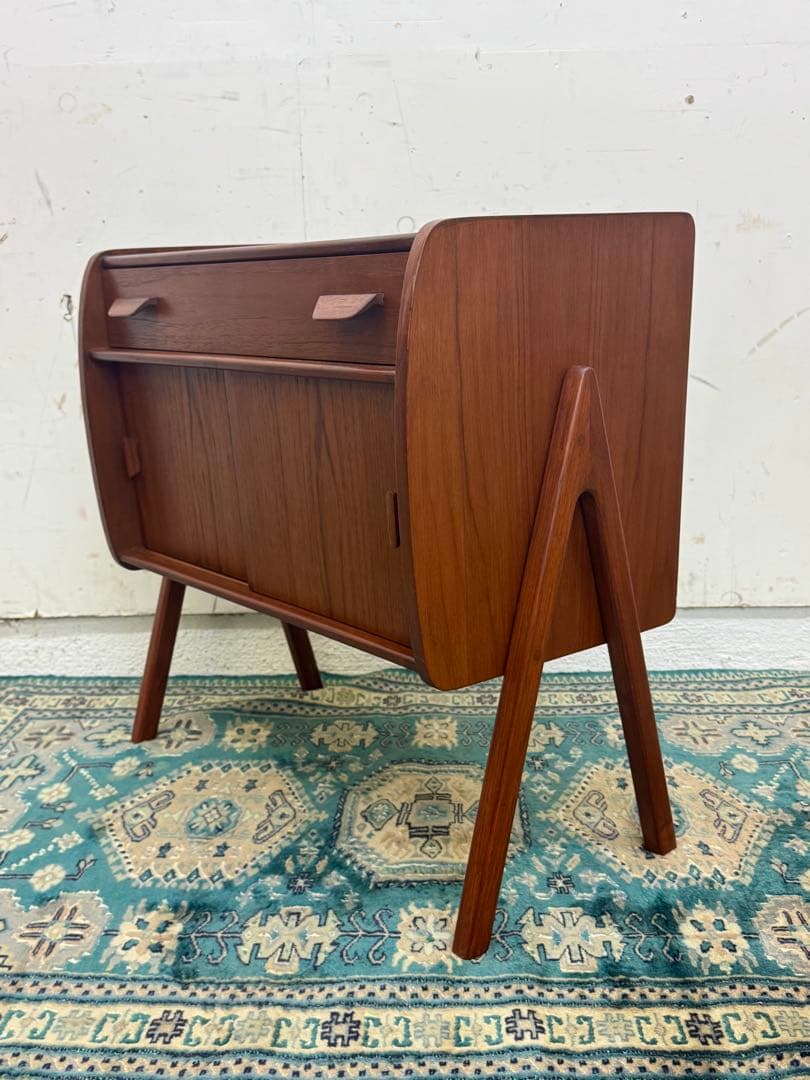 Klokken 北欧/デンマーク/ヴィンテージ家具/キャビネット/チーク