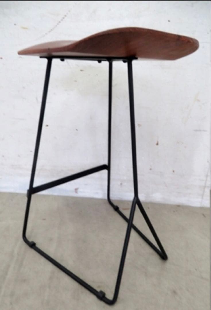 ナチュラルウッドのスツール　1脚　その①