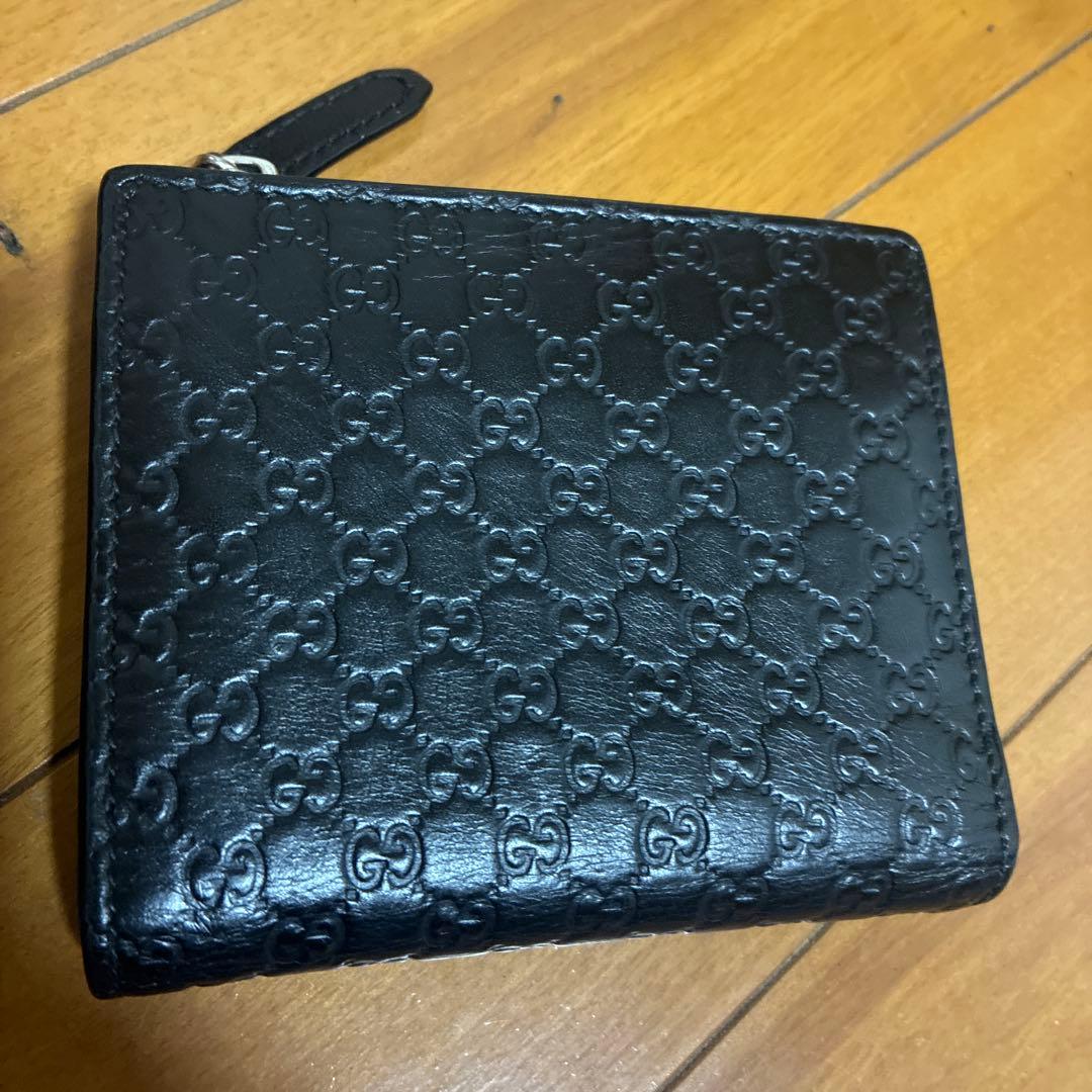 GUCCI ブラック二つ折り財布