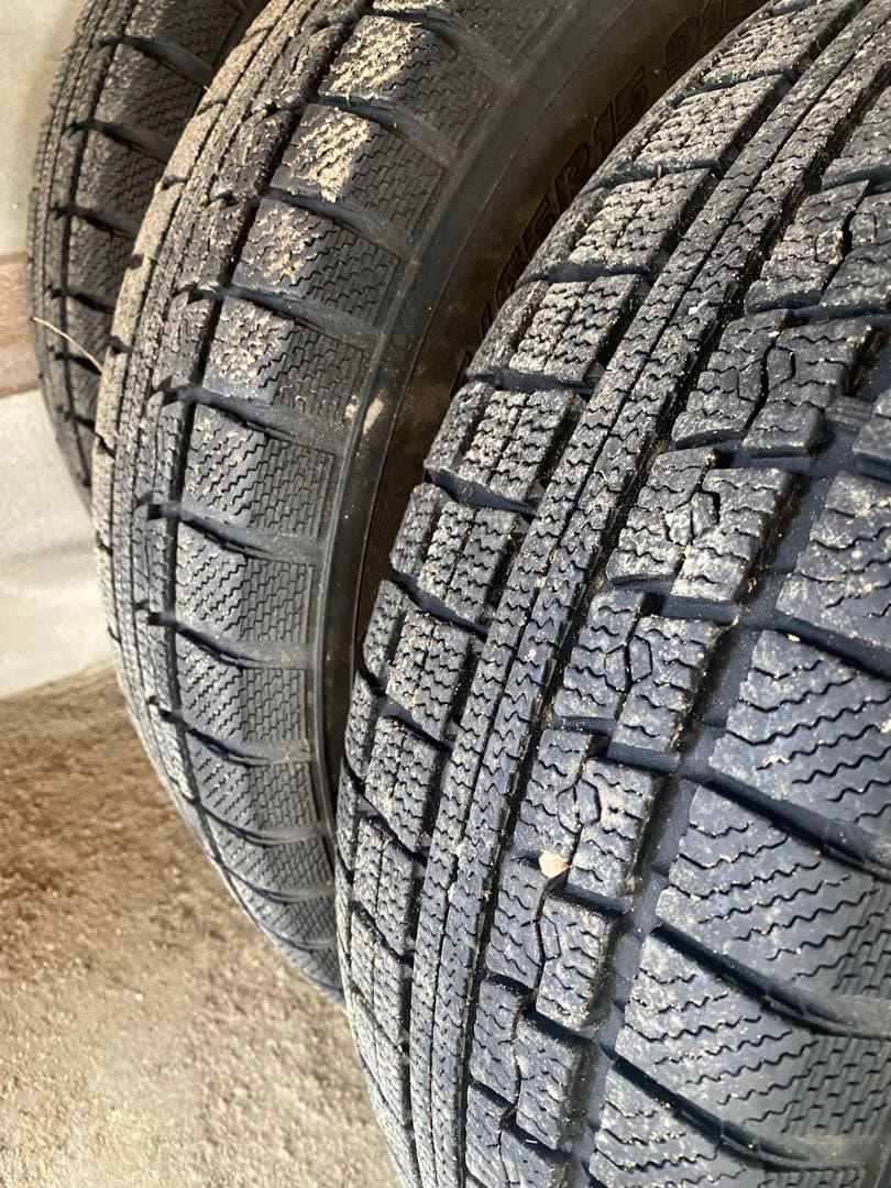 セレナ C27 スタッドレス　タイヤ、ホイール2個　①