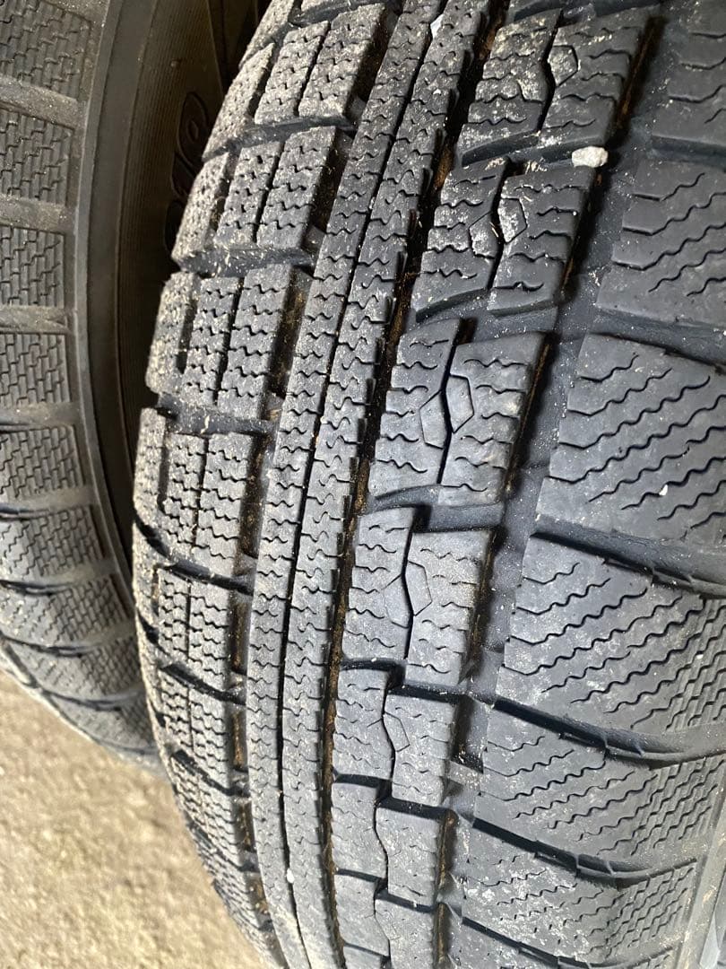 セレナ C27 スタッドレス　タイヤ、ホイール2個　①