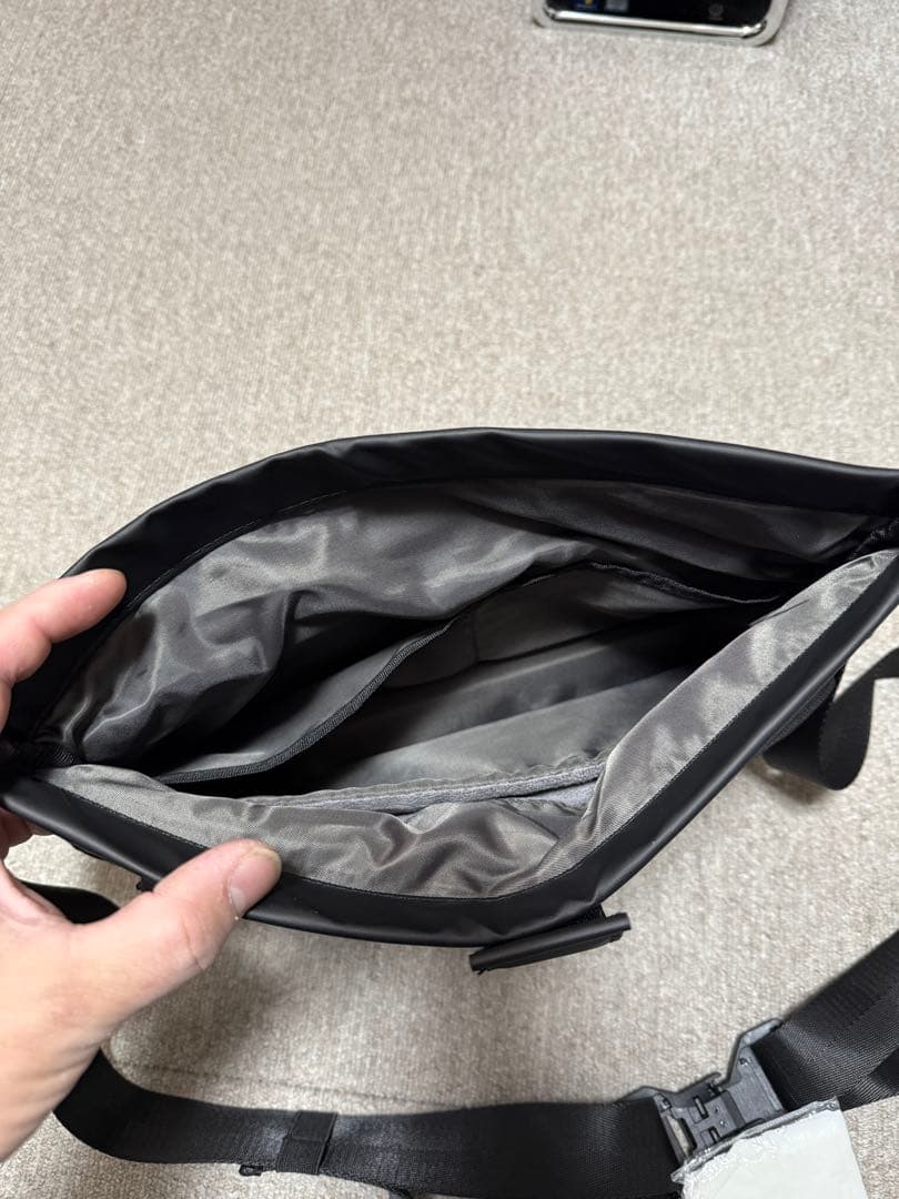 [ニード] ショルダーバッグ ボディバッグ R1 SLING BAG ブラック