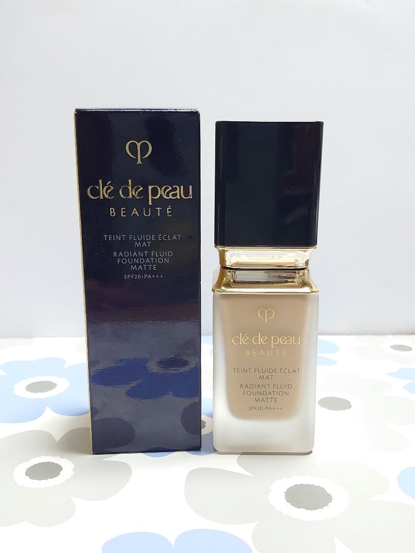 クレドポーボーテ　タンフリュイドエクラ マット　オークル10