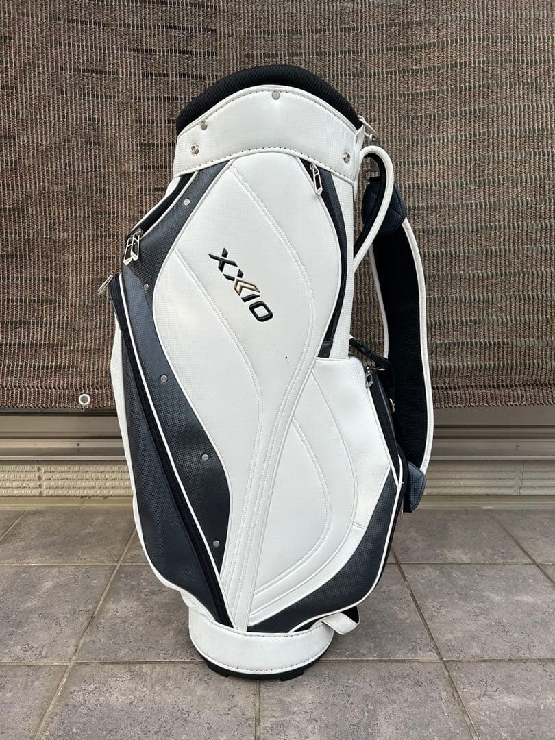 XXIO(ゼクシオ)キャディバッグ ホワイト/ブラック ツートン(微値下げ可能)