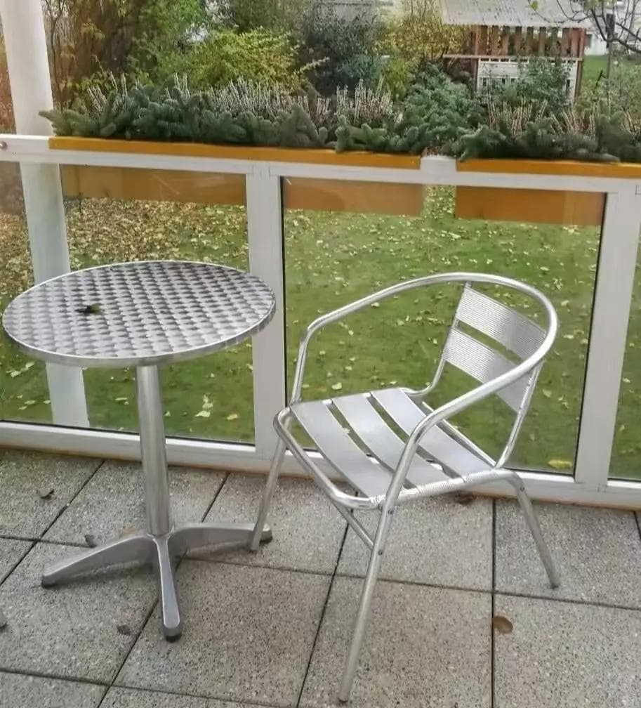 ガーデンテーブルとチェアセット 訳あり品写真をご確認TBL07-70-02-04