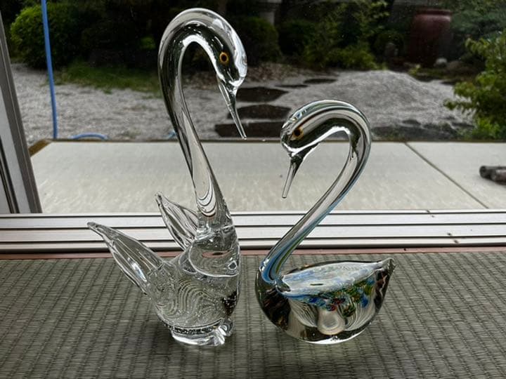 マルティグラス　2羽の白鳥のつがい(模様入り)