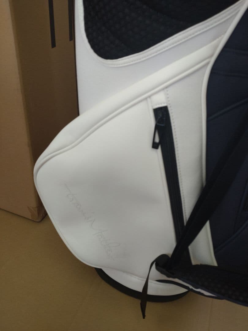 Travis Mathew トラヴィスマシュースタンドバッグ ホワイト/ネイビー