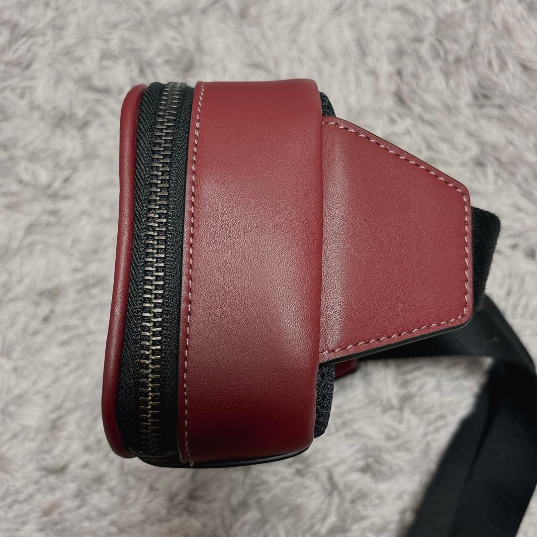 COACH(シグネチャー スムースカーフレザー ボディバッグ)