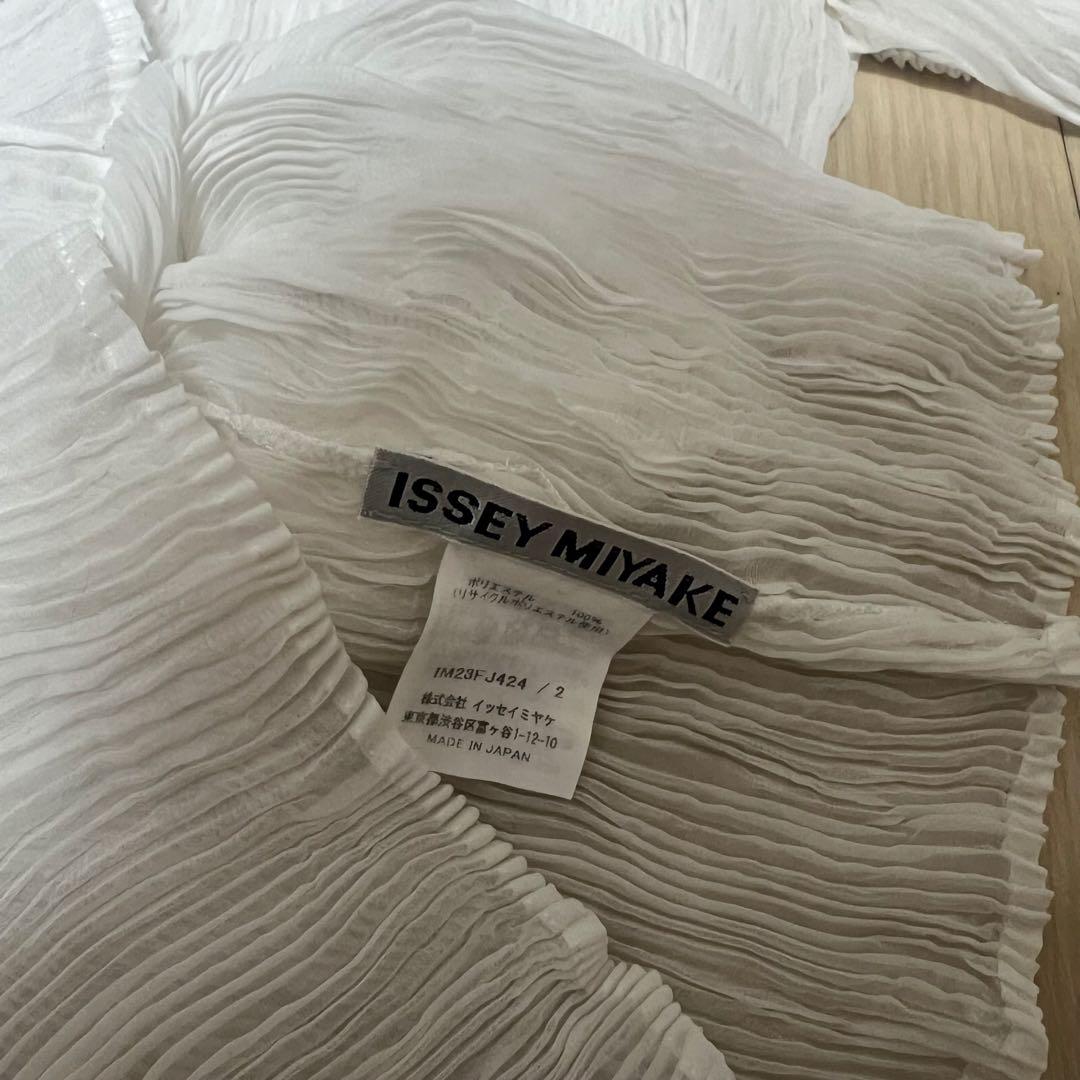 ISSEY MIYAKE シフォンツイスト　半袖　白色
