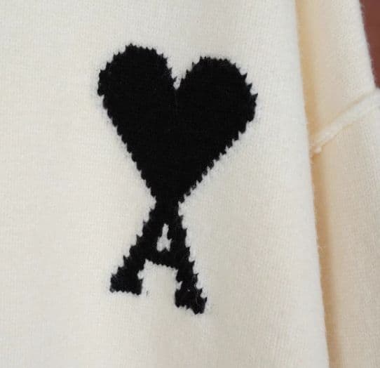 AMI PARIS ホワイトリーポロニット ハート刺繍