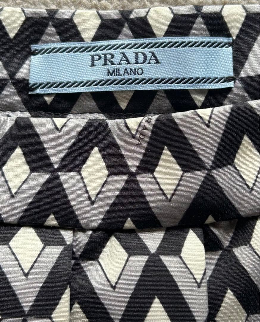 美品　PRADAプラダ　プリーツスカート　グレー　38 シルク混