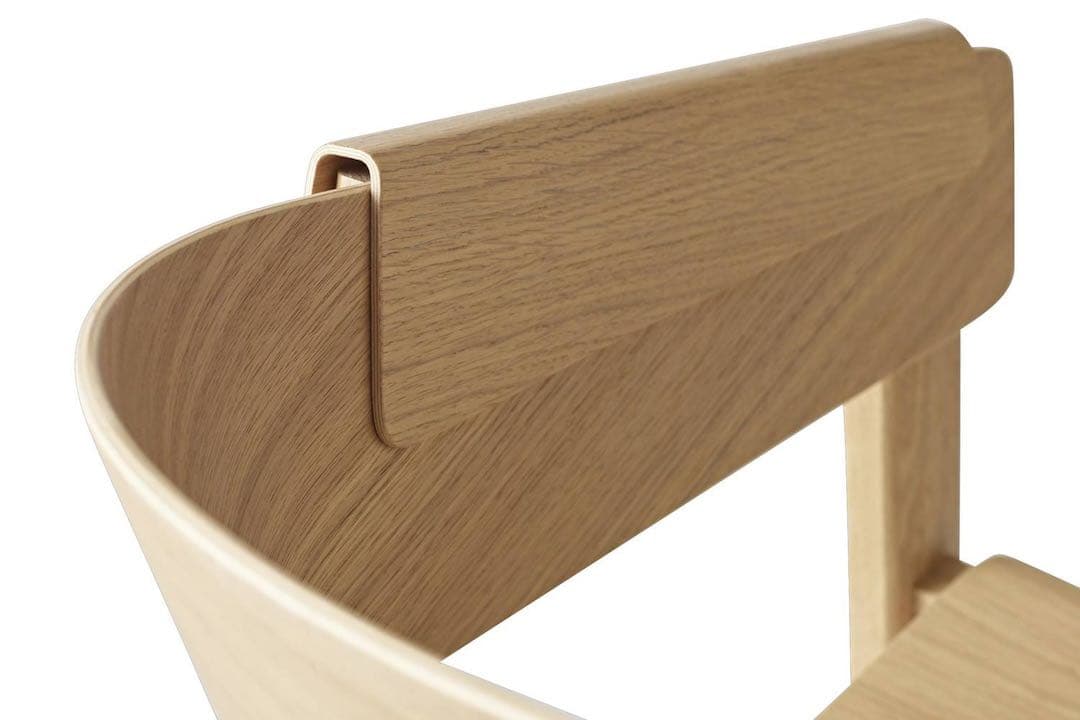 Shimo24ページ muuto COVER ARMCHAIR 左側1脚
