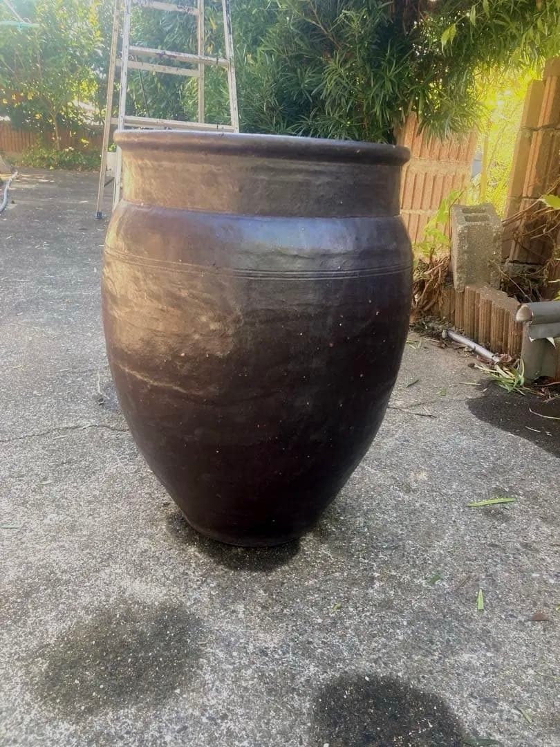 【古民具】大型 渋い黒釉 、ダークブラウン陶器の甕/壺 高さ50cm メダカ鉢