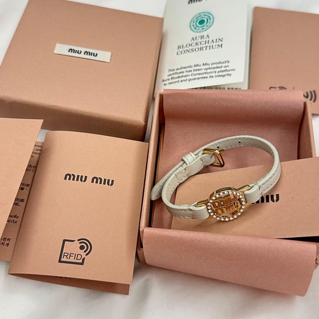 【新品】 miumiu マドラスレザー ブレスレット ラインストーン 白