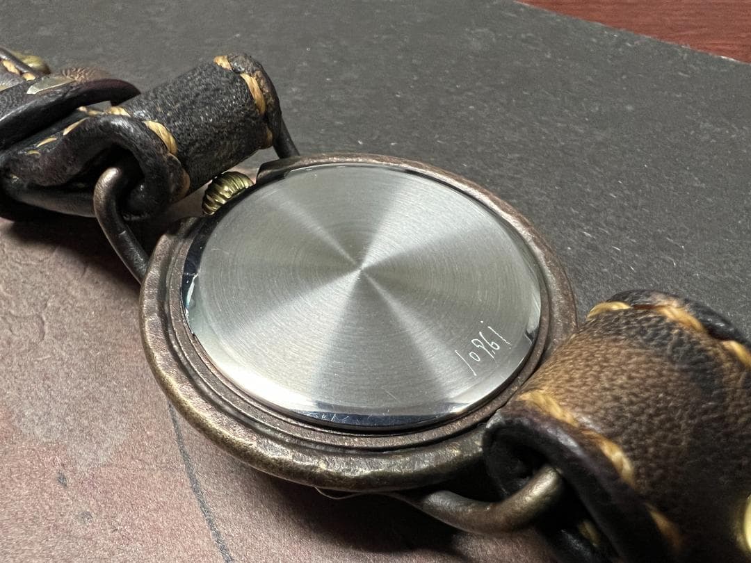 アークラフト ビンテージ風 ハンドメイド クォーツ 奄美大島 泥染めレザーバンド