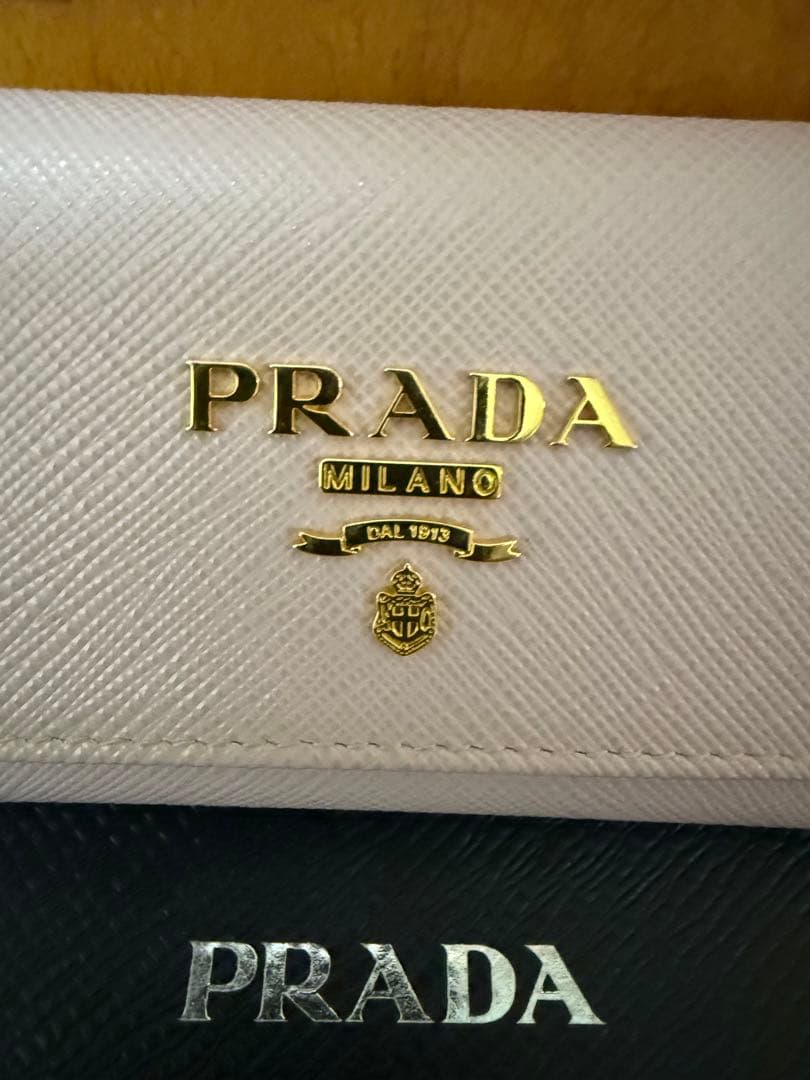 PRADAサフィアーノ　キーケース　ピンク