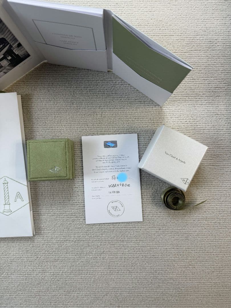 ヴァンクリーフ＆アーペル スウィートアルハンブラ 18K レッドアゲート ピアス