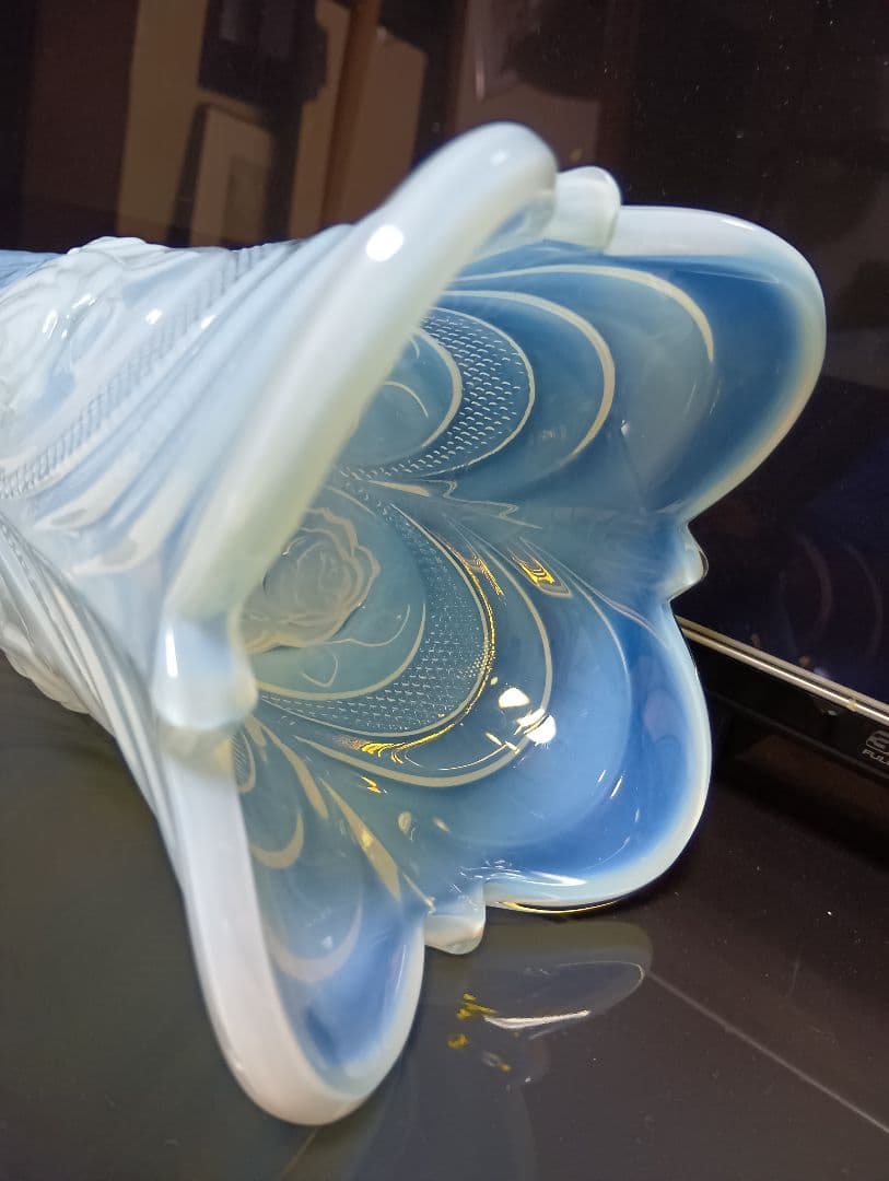 希少　オパール　セント　クリスタル　ガラス　ローズ　模様　フラワーベース