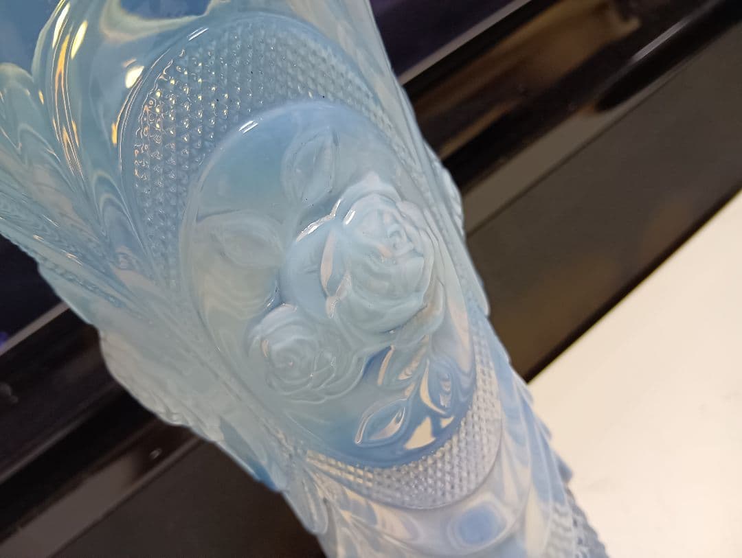 希少　オパール　セント　クリスタル　ガラス　ローズ　模様　フラワーベース