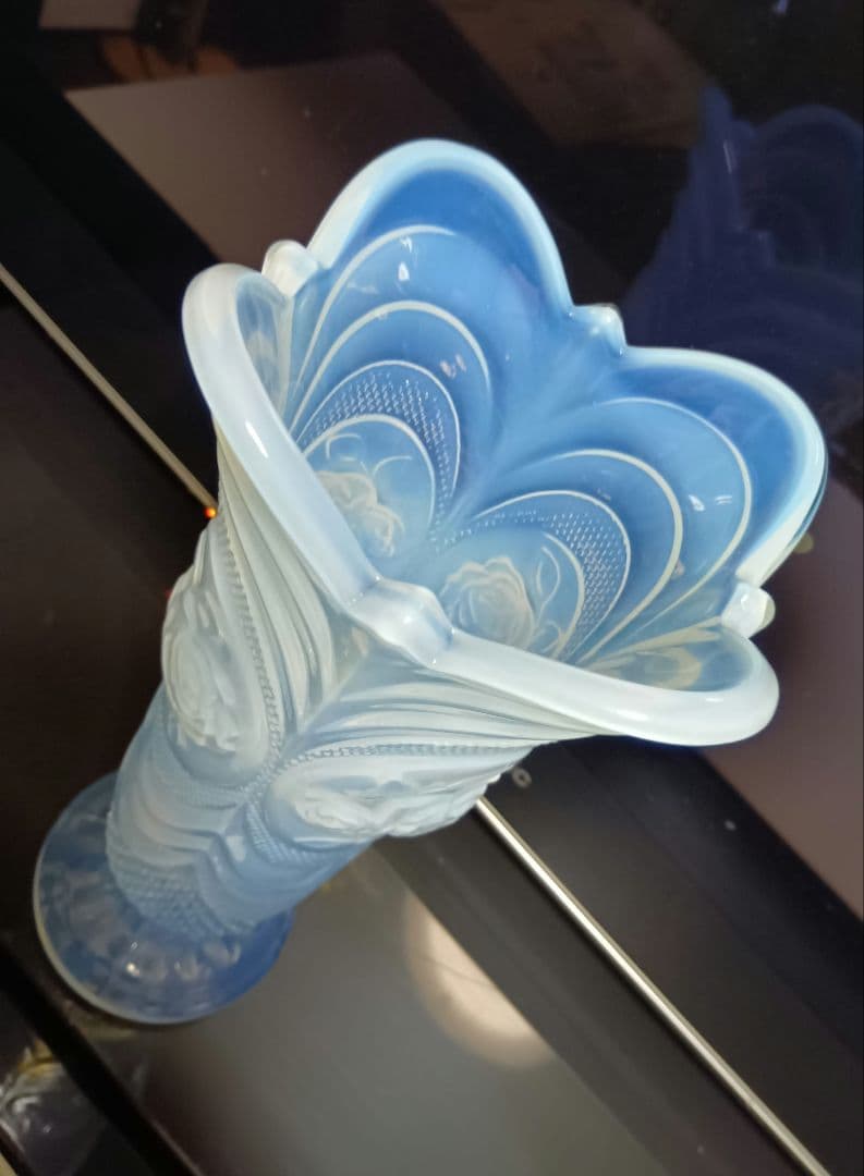 希少　オパール　セント　クリスタル　ガラス　ローズ　模様　フラワーベース