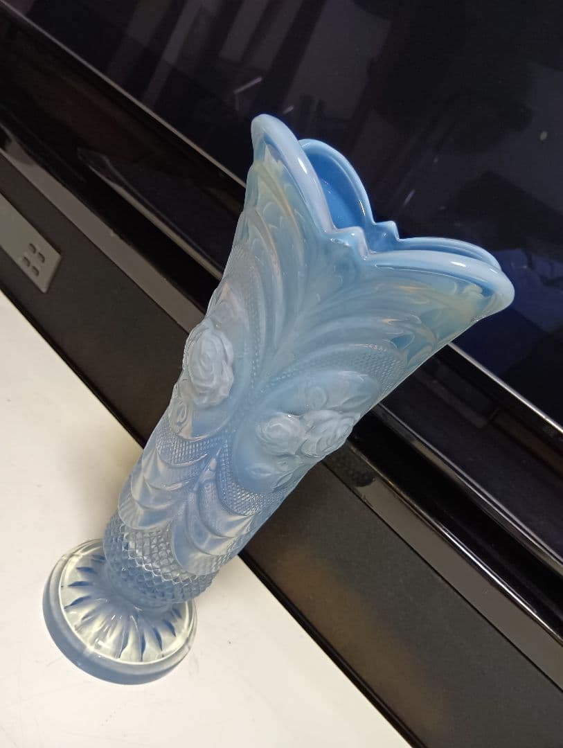 希少　オパール　セント　クリスタル　ガラス　ローズ　模様　フラワーベース