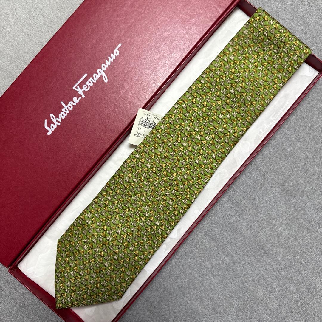 未使用タグ付　サルバトーレフェラガモ　ネクタイ　緑　猫　動物柄